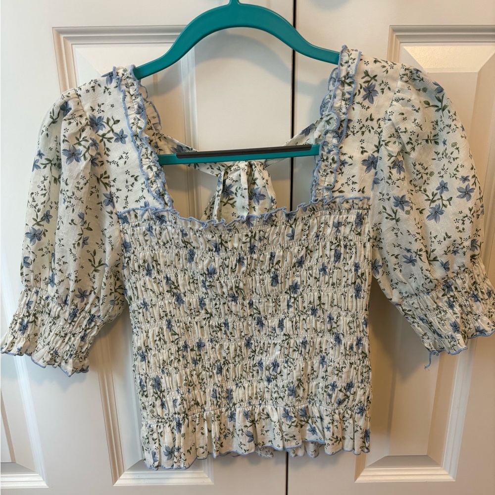 Cute smocked bodice, tie back and slightly cropped summer top
